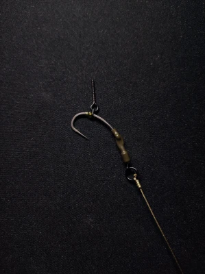 Ronnie Rig NR2 - Hak rozm 4 Gotowy Przypon Karpiowy