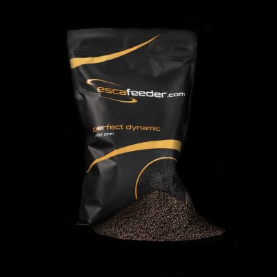 pellet do metody 2mm, Esca Feeder Perfect Dynamic, pellet wysokobiałkowy karp, zanęta do method feeder, pellet pracujący 2mm, ciemny pellet na ryby, przygotowanie pelletu do metody